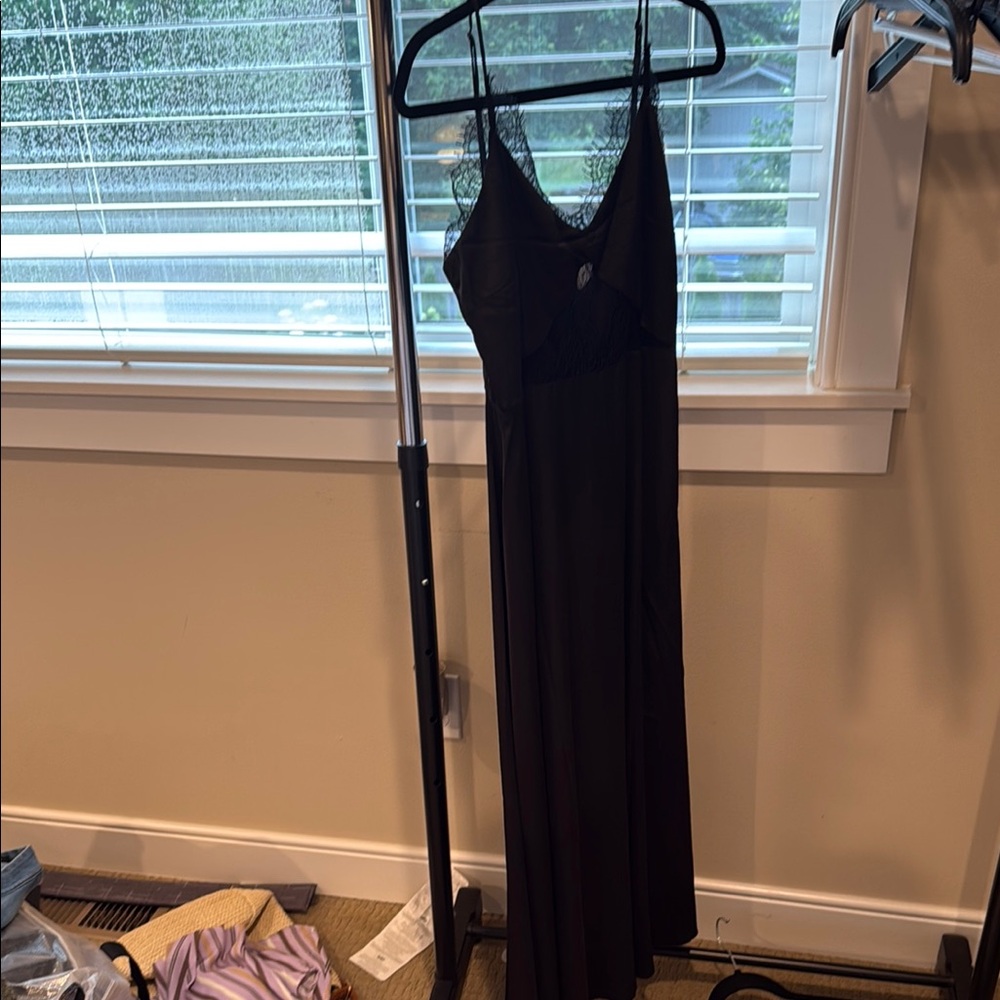 Chic Black Lace Midi Dress